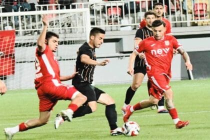 Balıkesirspor, Nesine.com 3. Lig 4. Grup 8. hafta karşılaşmasında deplasmanda konuk olduğu İzmir Çoruhlu Futbol Kulübü ile 2-2 berabere kaldı.