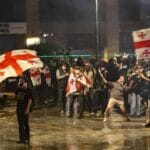 Gürcistan’ın 4 Ekim yerel seçim günü yaşanan protestolar, yalnızca bir seçim süreci değil; demokrasinin sınandığı, kamuoyu iradesinin, hukuk devleti normlarının sorgulandığı bir dönemeç olarak kayıtlara geçecek.