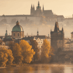 Orta Avrupa’nın kalbinde yer alan Prag, yılın her mevsiminde etkileyici bir şehir. Ancak sonbaharda Prag, bambaşka bir güzelliğe bürünür.